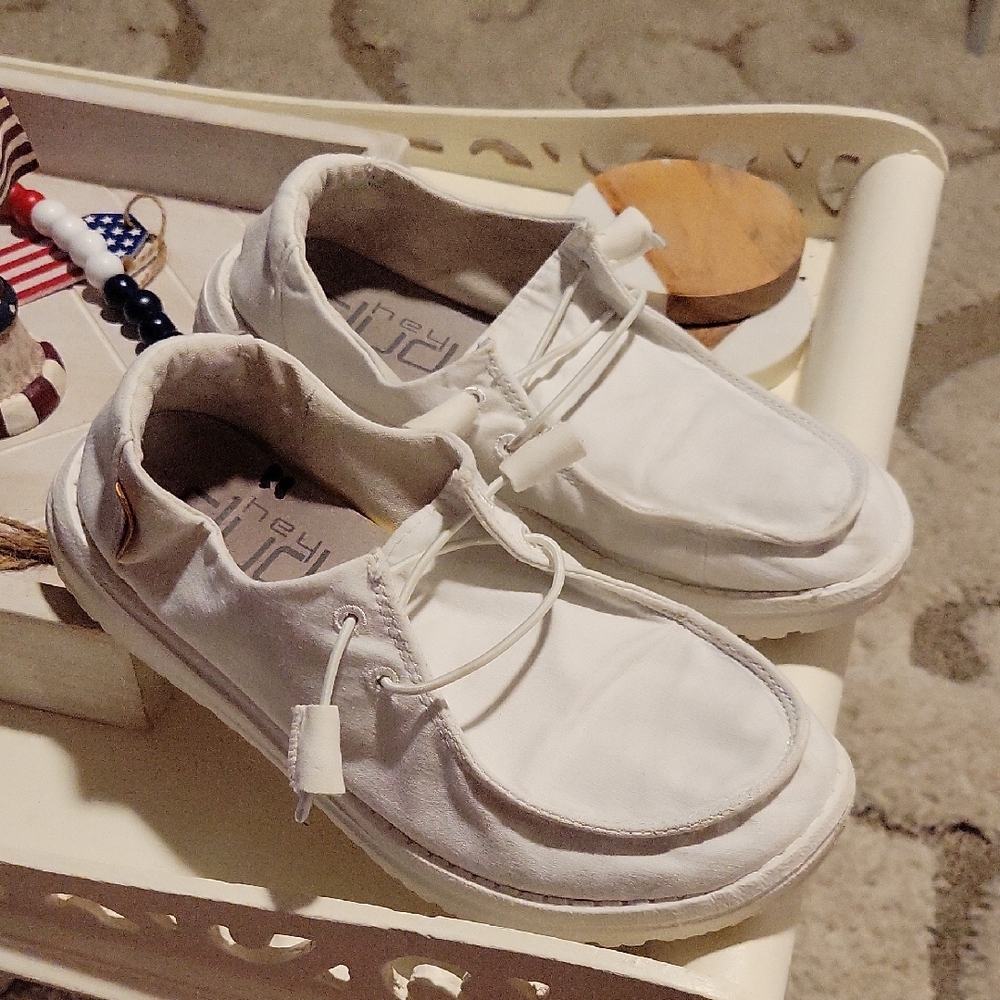 Hey Dude White Slip-On Loafers Sz 7